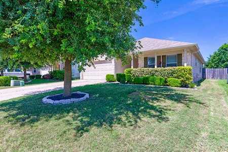 105 Tolcarne Dr Hutto, TX 78634