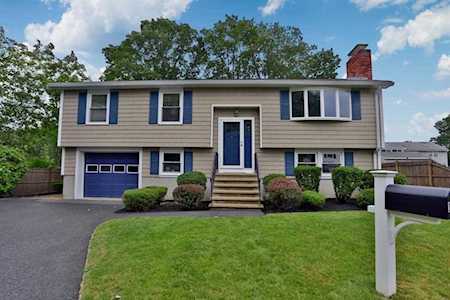 129 Hanscom Ave Reading, MA 01867