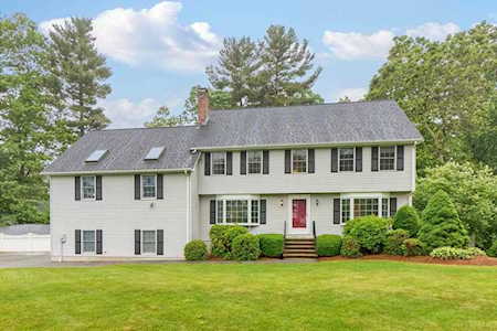 4 Allgrove Ln Wilmington, MA 01887
