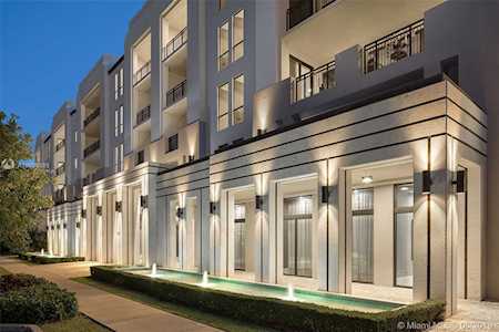 718 Valencia #408 Coral Gables, FL 33134