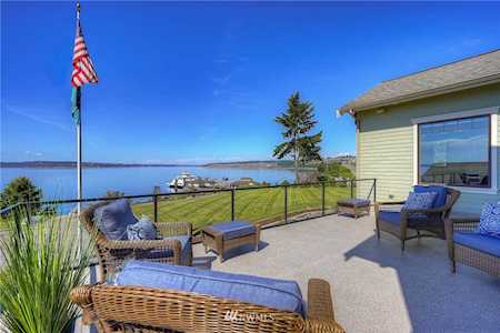 110 7th St Steilacoom, WA 98388