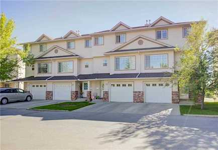 126 Country Hills Cove NW Calgary, AB T3K 5G7