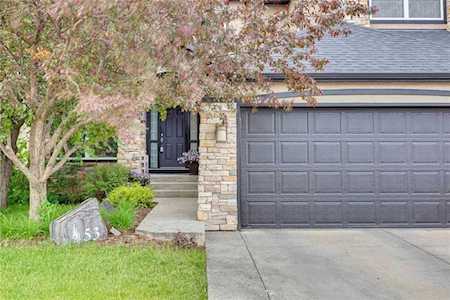 53 Discovery Ridge View SW Calgary, AB T3H 4P9