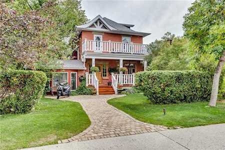 210 37 Street NW Calgary, AB T2N 3B7