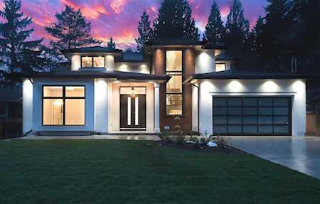 3333 Ayr Avenue North Vancouver, BC V7R 1K4