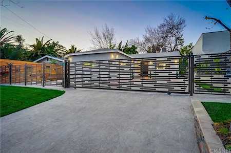 12751 Magnolia Boulevard Valley Village, CA 91607
