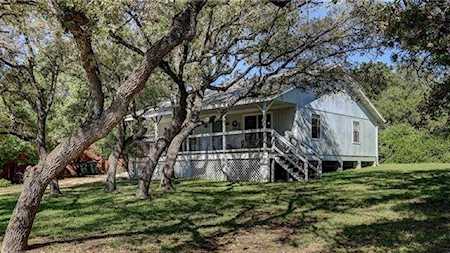 1308 Edgewater Dr Spicewood, TX 78669