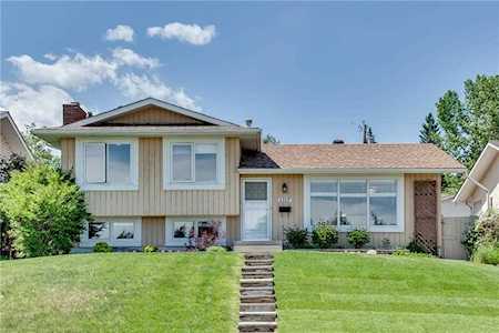 1315 Lake Ontario Drive SE Calgary, AB T2J 4X9