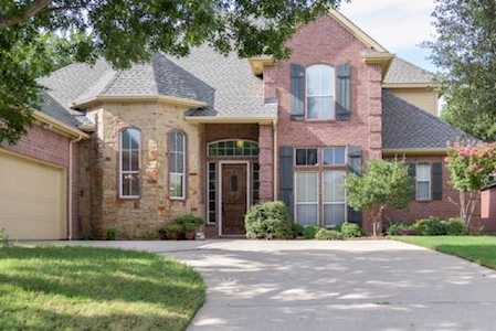 2211 Creek Crossing Drive Corinth, TX 76210
