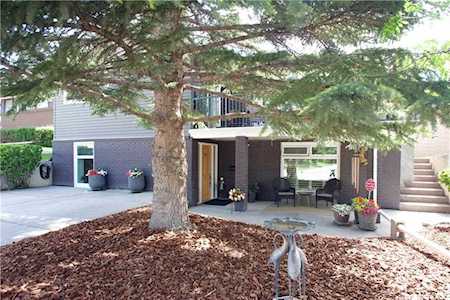 216 Silver Brook Way NW Calgary, AB T3B 3G8