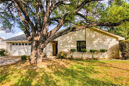 802 Stagecoach Dr Georgetown, TX 78628