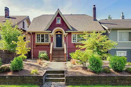 2086 Parker Street Vancouver, BC V5L 2L5