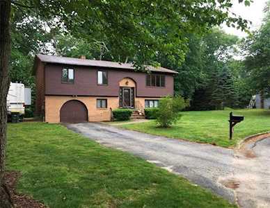 8 Hickory LANE Smithfield, RI 02828