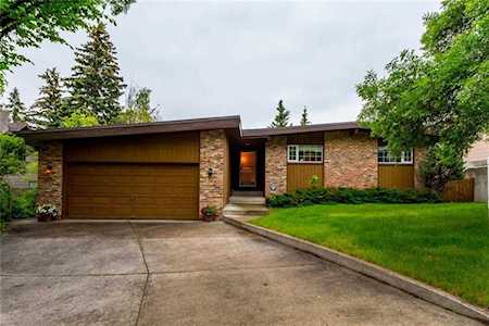 2419 Charlebois Drive NW Calgary, AB T2L 0T2