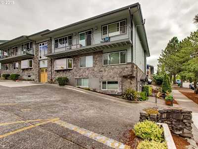 5715 NE Sacramento St #4 Portland, OR 97213