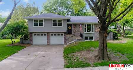 2140 S Canterbury Ln Lincoln, NE 68512