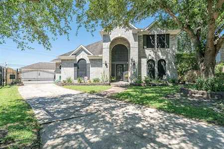 6101 Raintree Dr Pearland, TX 77584