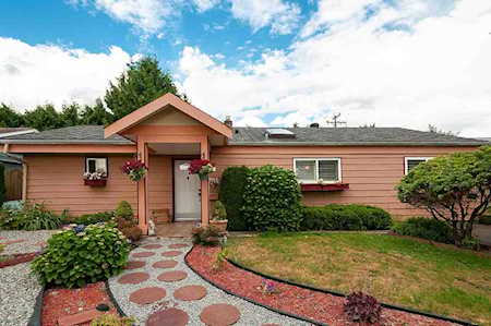 1210 Pinewood Crescent North Vancouver, BC V7P 1E9