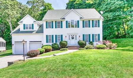 37 Morrison Rd West Wakefield, MA 01880