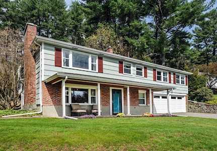 16 Ledgewood Rd Framingham, MA 01701