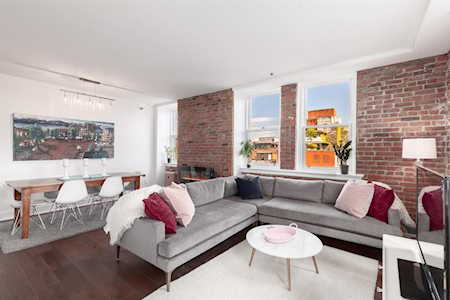 233 Abbott Street #605 Vancouver, BC V6B 2K7