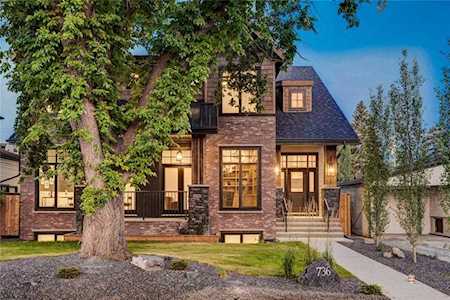 736 33A Street NW Calgary, AB T2N 2X1