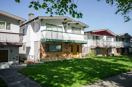 2077 Waverley Avenue Vancouver, BC V5P 1R4