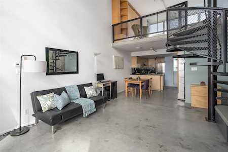 489 W 6th Avenue #1 Vancouver, BC V5Y 1L3