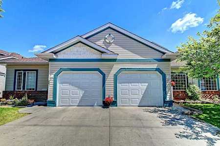 30 Somervale Point(e) SW Calgary, AB T2Y 3K4