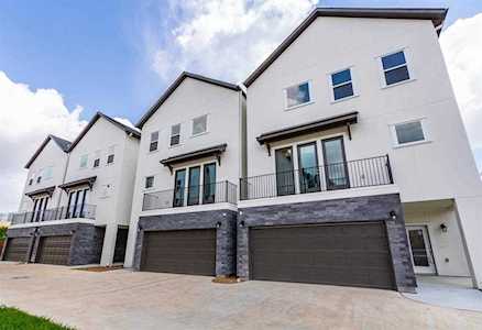 2010 Saint Charles St Houston, TX 77003
