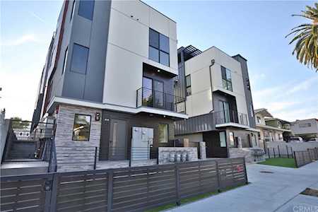 113 N Manhattan Place Los Angeles, CA 90004