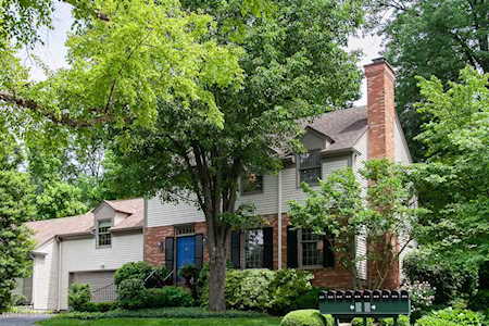 5206 Indian Woods Ct Louisville, KY 40207
