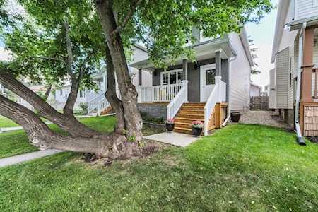 131 25 Avenue NE Calgary, AB T2E 1X9
