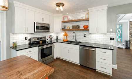 207 Parkview Dr Louisville, KY 40245