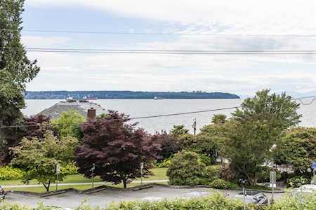 2471 Bellevue Avenue #205 West Vancouver, BC V7V 1E1