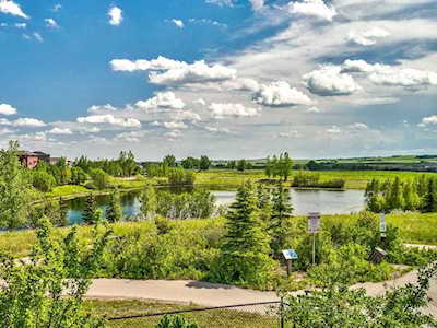 101 Drake Landing Manor Okotoks, AB T1S 0E7