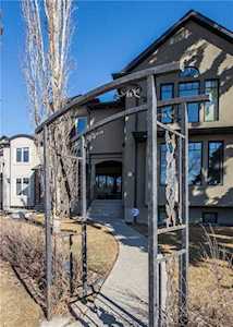 2716 Parkdale Boulevard NW Calgary, AB t2n 2s7