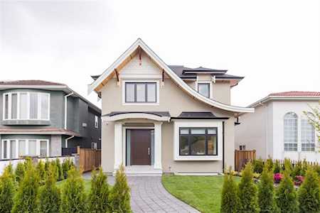 3039 E 23rd Avenue Vancouver, BC V5R 1B2