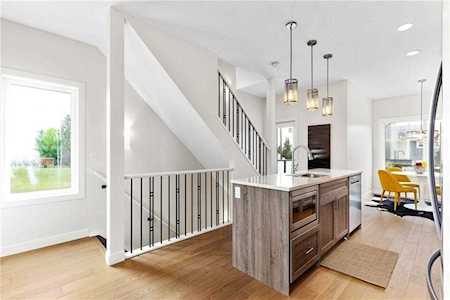 5115 4A Street SW #3 Calgary, AB T2V 0Z8