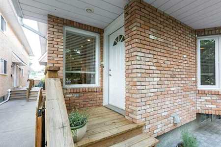2127 34 Avenue SW #2 Calgary, AB T2T 2C5