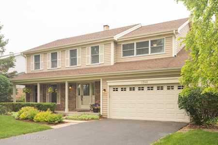 1360 E Eton Dr Arlington Heights, IL 60004