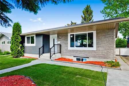 7816 10 Street NW Calgary, AB T2K 1H6