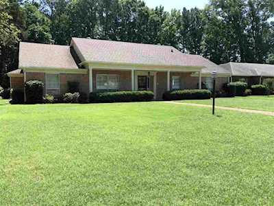 1534 Poplar Estates Pky Germantown, TN 38138