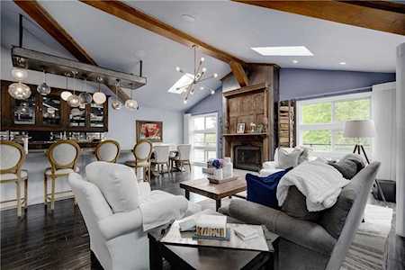 6228 72 Street NW Calgary, AB T3B 3V8