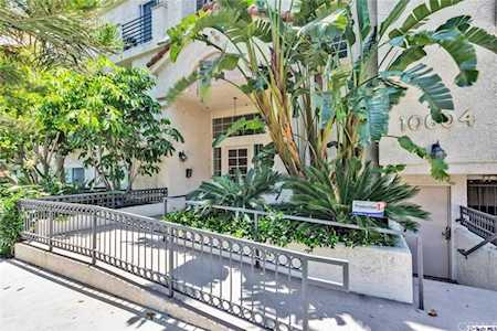 10604 Valley Spring Lane #101 Toluca Lake, CA 91602