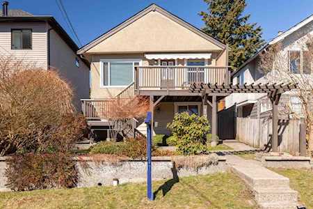 176 W Kings Road North Vancouver, BC V7N 2L8