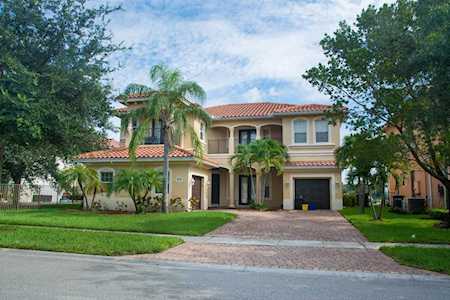 574 Cresta Circle West Palm Beach, FL 33413