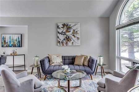 9051 Scurfield Drive NW Calgary, AB T3l 1l3