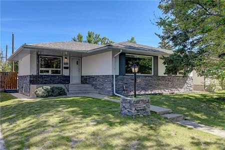 3112 34 Avenue SW Calgary, AB T3E 0Z1