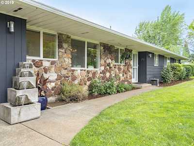 716 NW 46th St Vancouver, WA 98663